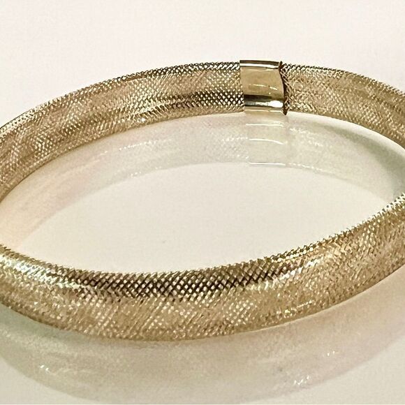 10K Woven Mesh Slip On Bracelet: An Elegant Accessory with Lifetime Guarantee - Picture 3 of 12